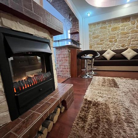 Modern Oasis With A Cozy Fireplace Your Stylish Apartment Minutes From Downtown Bukarest Exterior foto