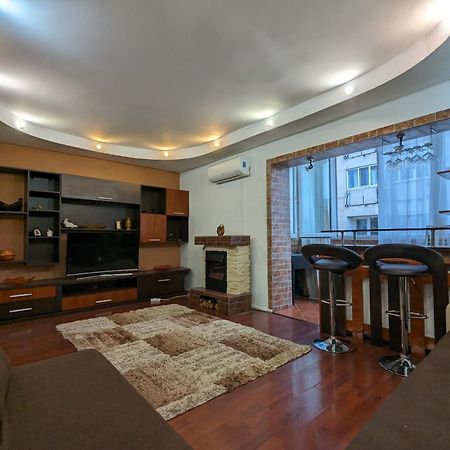 Modern Oasis With A Cozy Fireplace Your Stylish Apartment Minutes From Downtown Bukarest Exterior foto