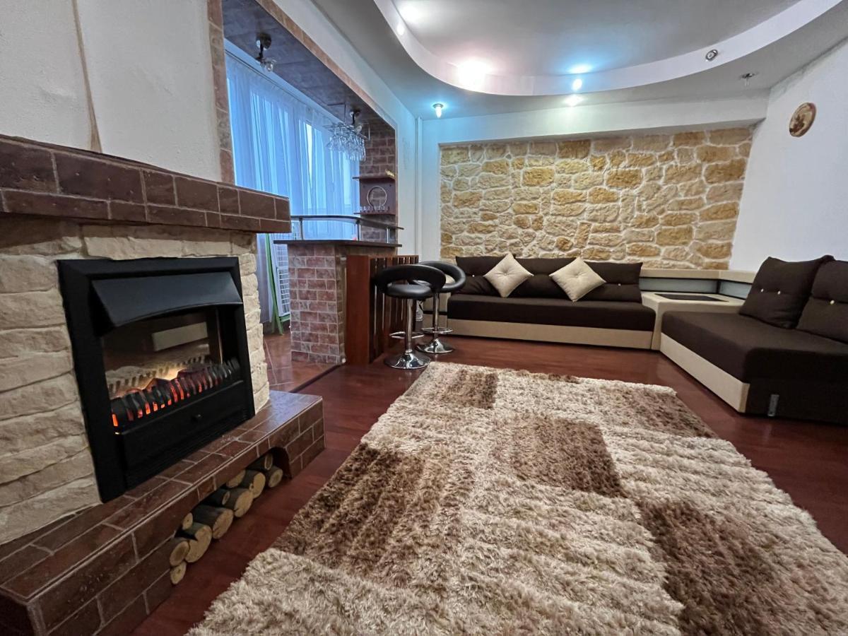 Modern Oasis With A Cozy Fireplace Your Stylish Apartment Minutes From Downtown Bukarest Exterior foto