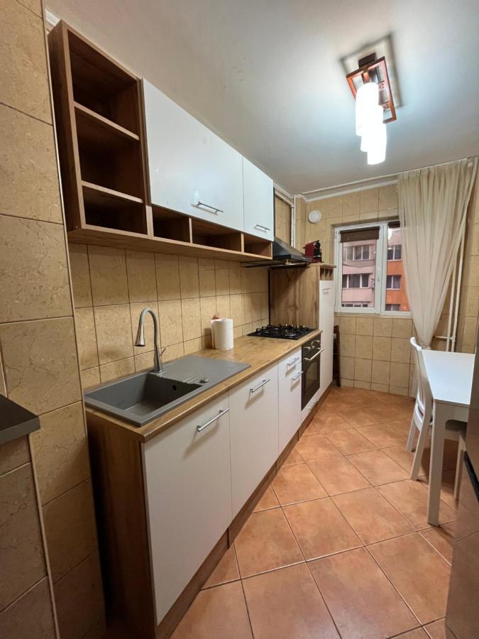 Modern Oasis With A Cozy Fireplace Your Stylish Apartment Minutes From Downtown Bukarest Exterior foto