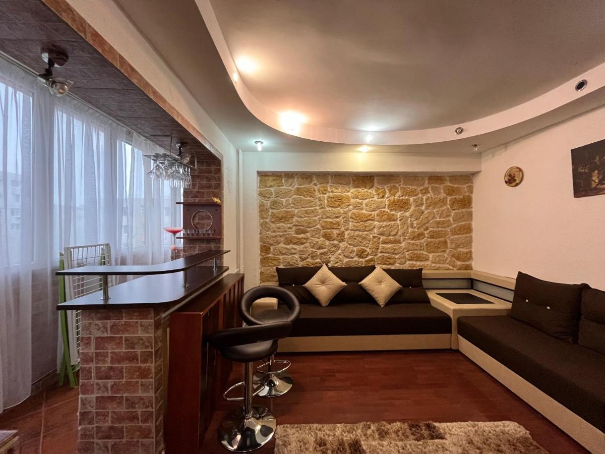 Modern Oasis With A Cozy Fireplace Your Stylish Apartment Minutes From Downtown Bukarest Exterior foto
