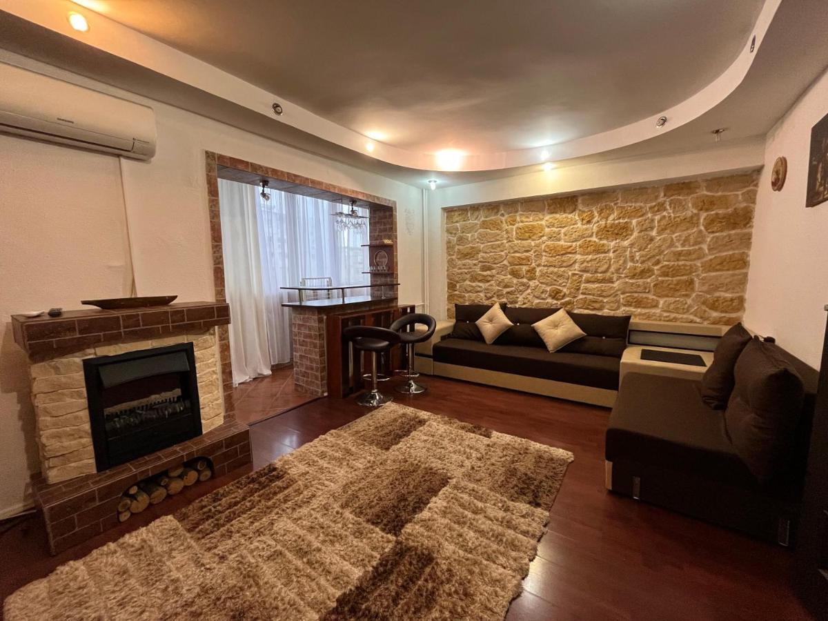 Modern Oasis With A Cozy Fireplace Your Stylish Apartment Minutes From Downtown Bukarest Exterior foto