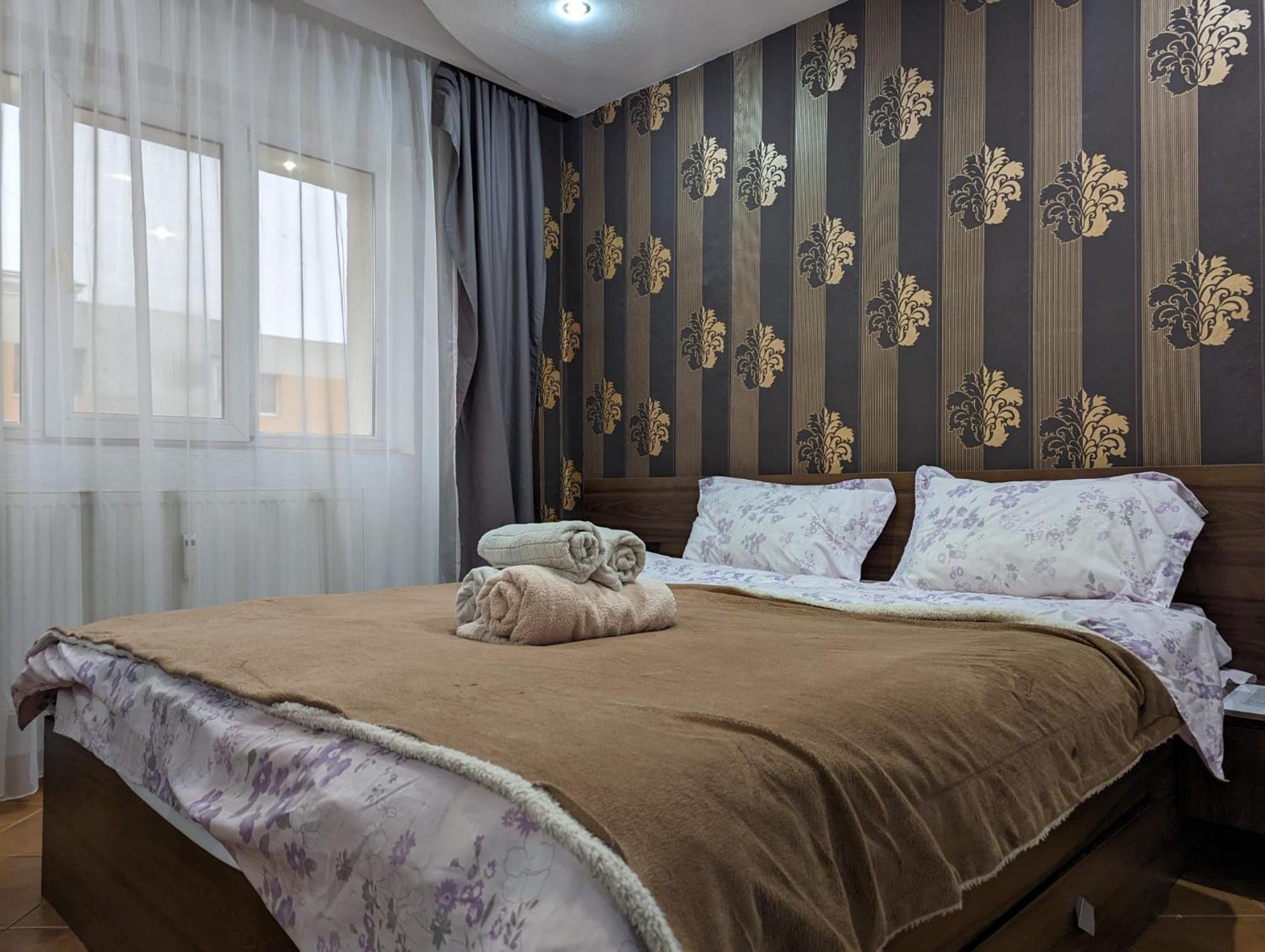 Modern Oasis With A Cozy Fireplace Your Stylish Apartment Minutes From Downtown Bukarest Exterior foto